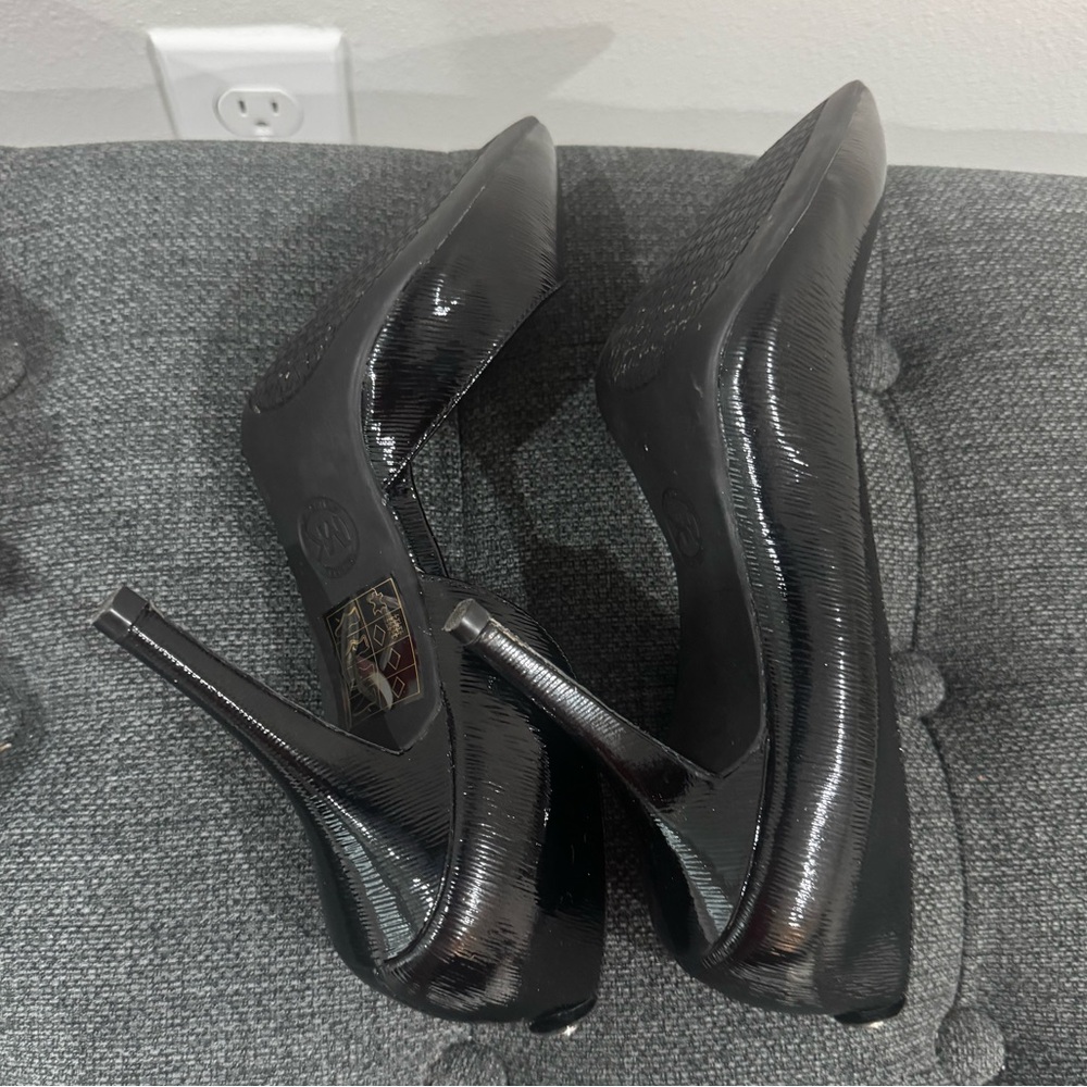 Michael Kors Classic Black Pointed Heels - Picture 4 of 5
